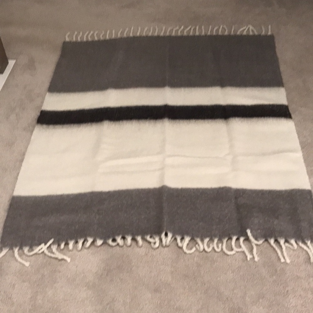 Banana Republic Factory Boucle striped throw - medium heather grey